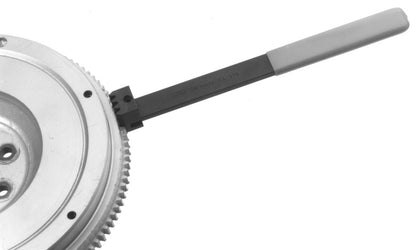 KL-0110 A - Herramienta de sujeción Volante, universal: Herramienta con dientes bloqueando el engranaje de un volante motor