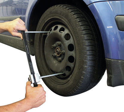 KL-0140-29 - Calibre Vernier para discos de freno: Uso de calibre en rueda de coche para medir disco de freno