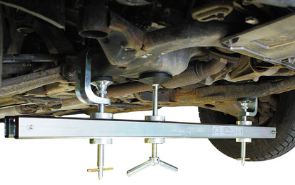KL-0146-20 - Dispositivo de apoyo para motores: Barra transversal con tres soportes ajustables bajo bajos de vehículo