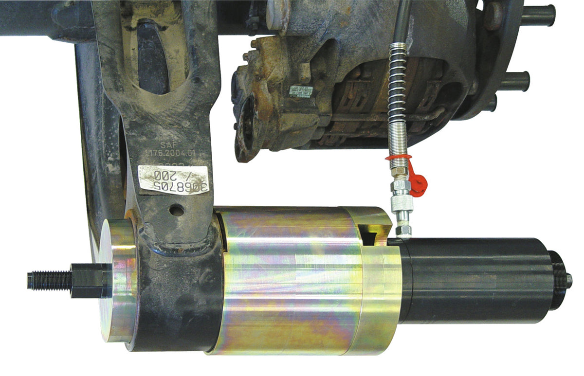 KL-1011-111 - Herramienta Silentbloc, Ø 139mm: Cilindro hidráulico montado en soporte de eje