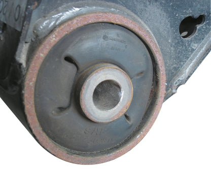 KL-1011-111 - Herramienta Silentbloc, Ø 139mm: Casquillo de goma metálico montado en brazo de suspensión metálico
