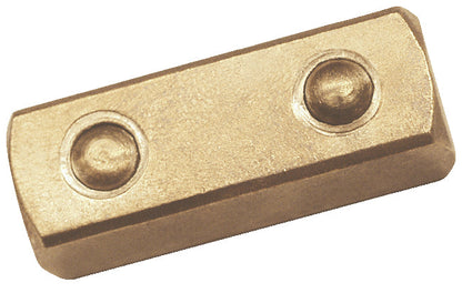 Cuadradillo pasante 3/4" ATEX: Pieza metálica rectangular con dos remaches circulares en la superficie