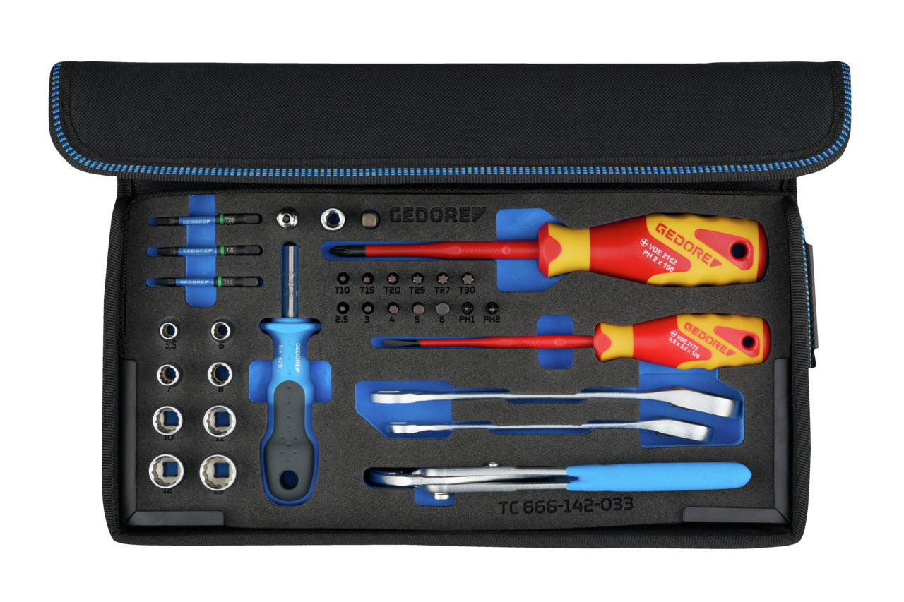 Estuche textil GEDORE TC 666-142-033 abierto con vasos, destornilladores VDE y puntas