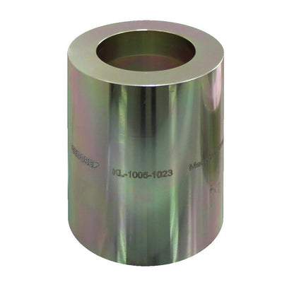 KL-1005-1023 - Manguito presión/soporte largo Ø73/Ø59 SAF: Cilindro metálico hueco con orificio central y grabado láser