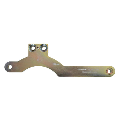 KL-0214-2403 - Placa de pretensado B: Placa metálica curva con tres orificios y marca B grabada